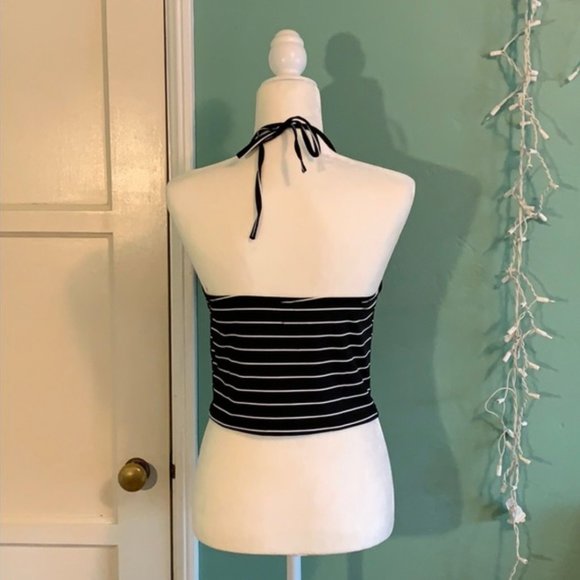 striped halter crop top - black/white - Picture 5 of 5
